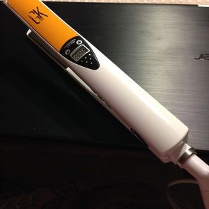GK flat iron
